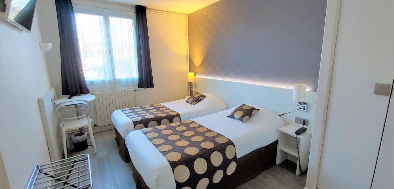 Contact Hotel Du Cerf Chateau-Gontier Ngoại thất bức ảnh
