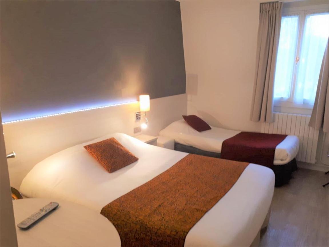 Contact Hotel Du Cerf Chateau-Gontier Ngoại thất bức ảnh