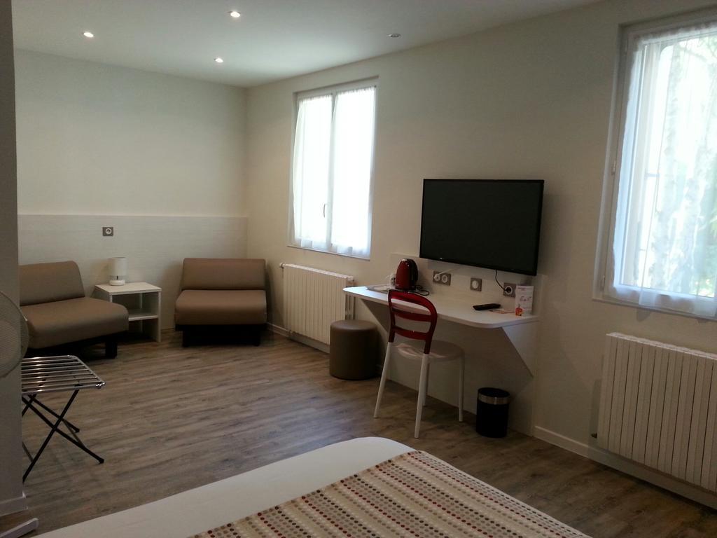 Contact Hotel Du Cerf Chateau-Gontier Ngoại thất bức ảnh