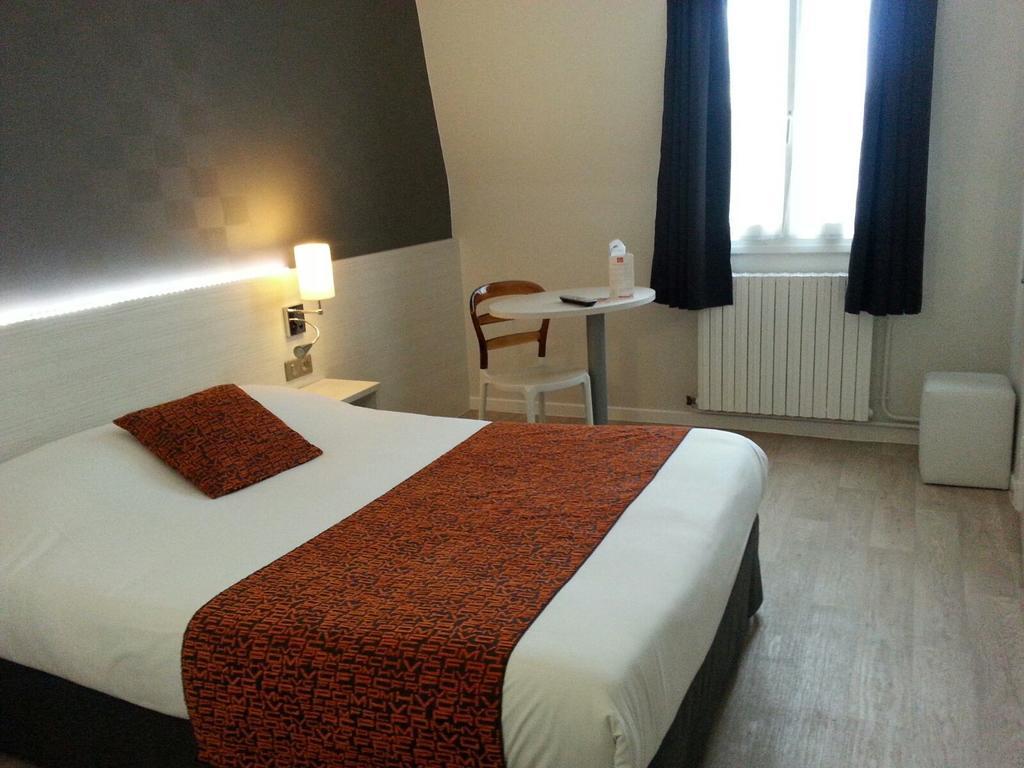 Contact Hotel Du Cerf Chateau-Gontier Phòng bức ảnh