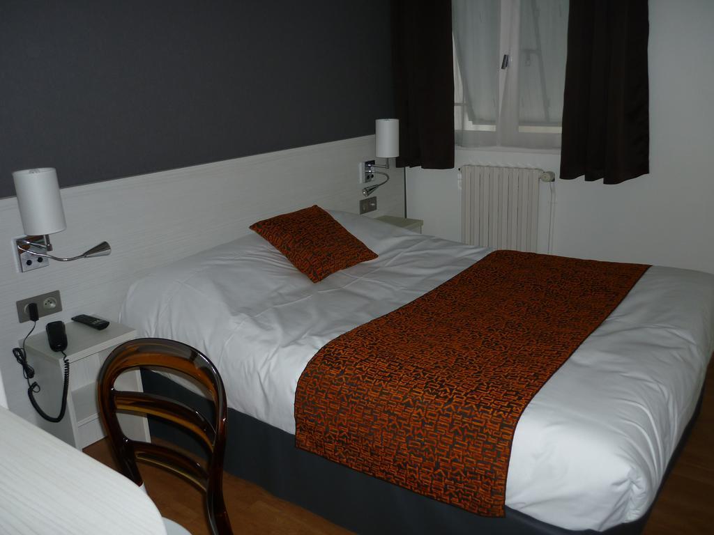 Contact Hotel Du Cerf Chateau-Gontier Phòng bức ảnh