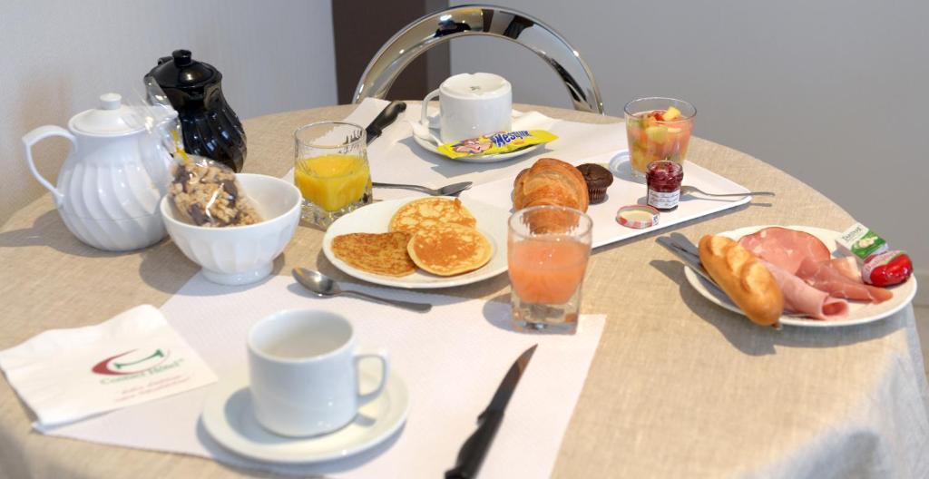 Contact Hotel Du Cerf Chateau-Gontier Ngoại thất bức ảnh