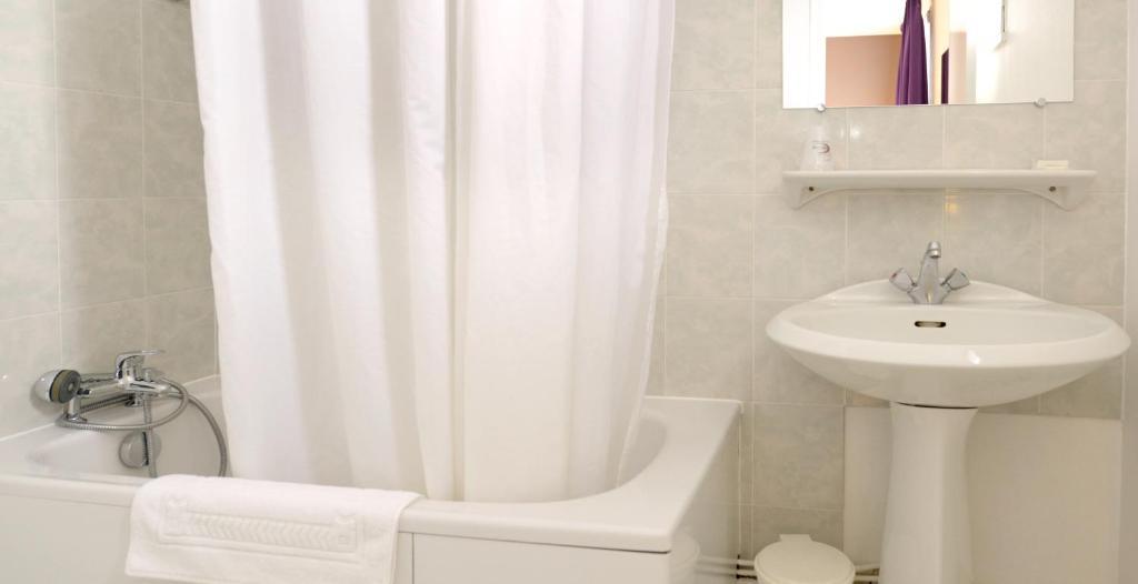Contact Hotel Du Cerf Chateau-Gontier Phòng bức ảnh