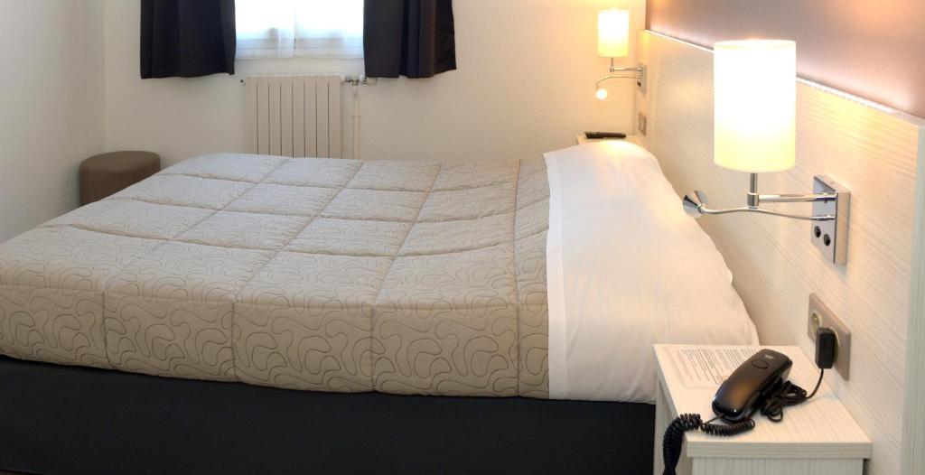 Contact Hotel Du Cerf Chateau-Gontier Phòng bức ảnh
